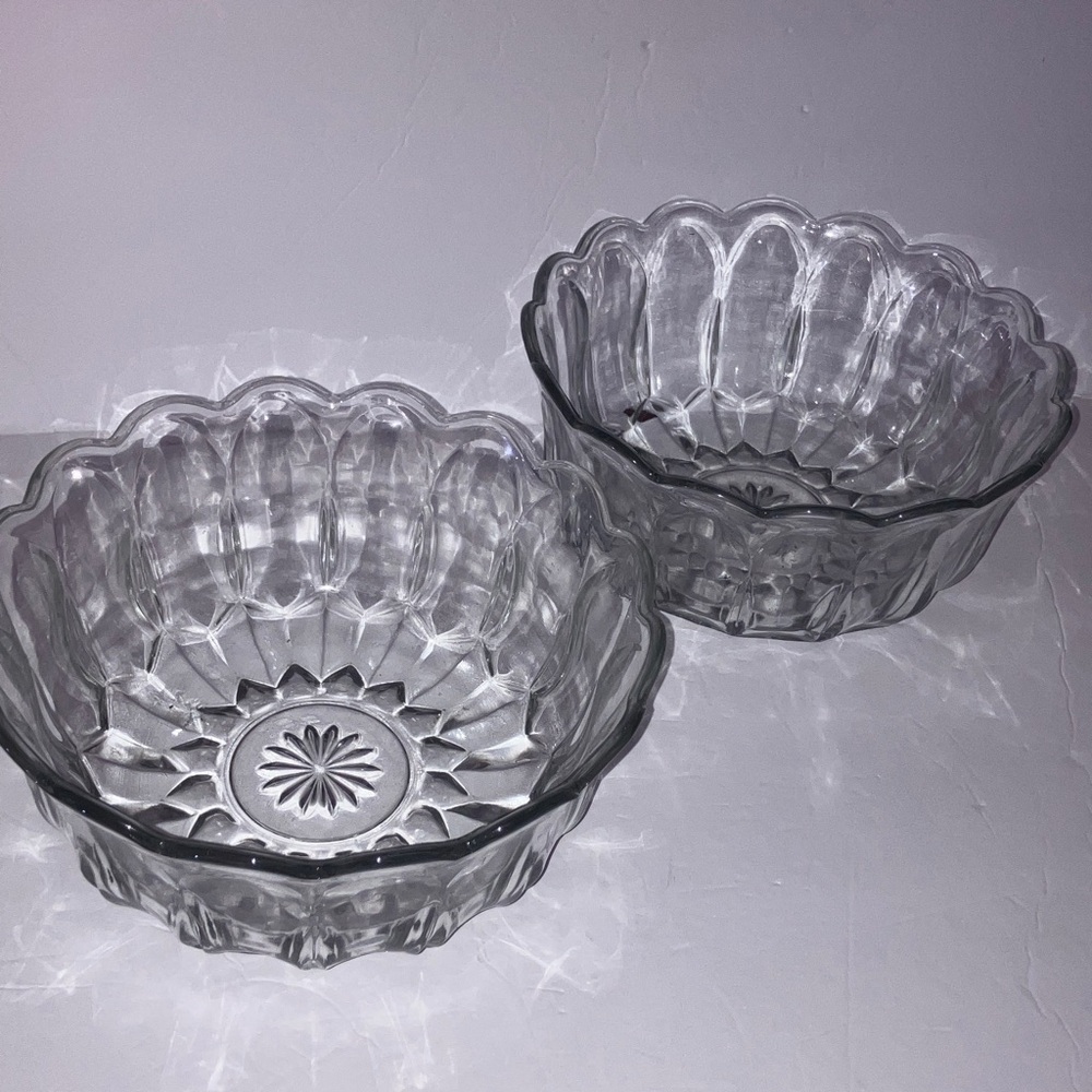 Matching Clear Glass Serving Bowl Set with Scalloped Edges Ornate Design 9x4”